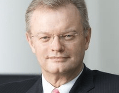 Lothar Riedle, MBA und Rechtsberater, war zuvor für große deutsche und internationale Finanzinstitute in der EU und den USA tätig.